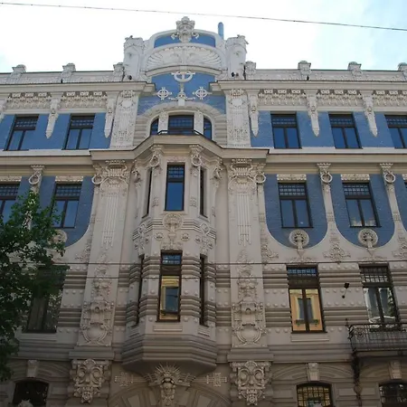 Apartman In Art Nouveau District