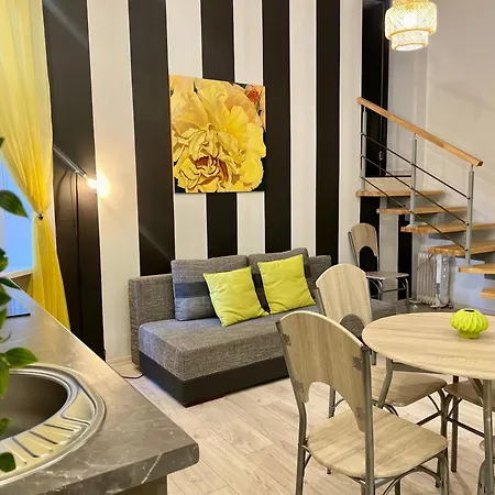 In Art Nouveau District Апартаменти Рига